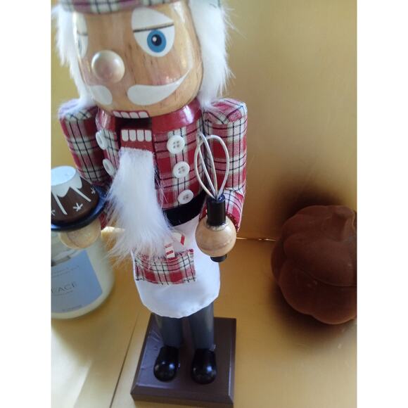 North Pole Trading Co 14" Baker Christmas Nutcracker - Picture 4 of 8